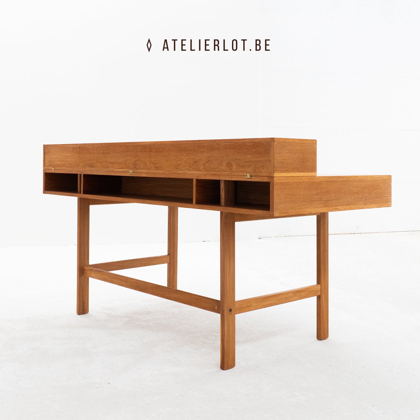 Flip Top-bureau - Løvig Nielsen