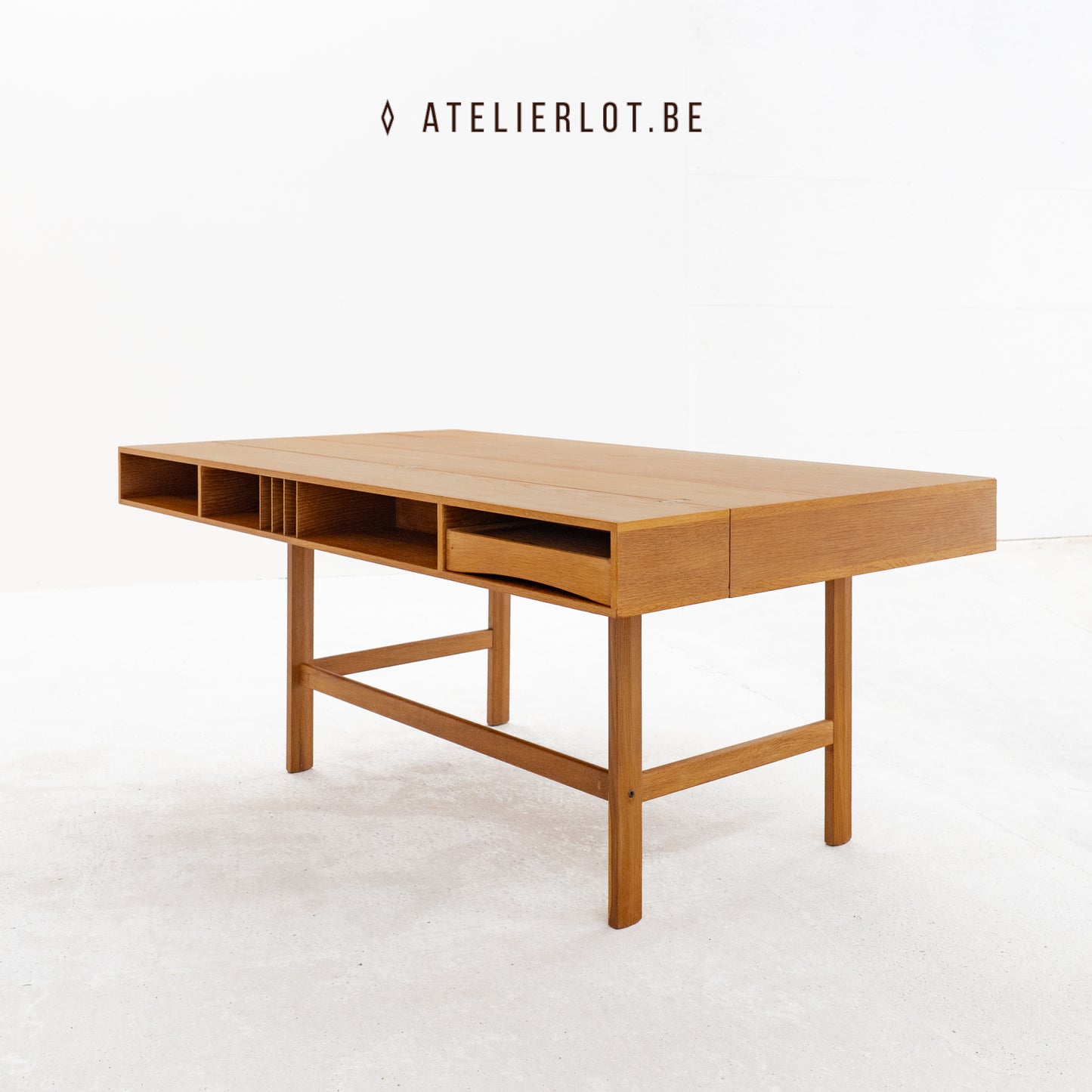 Flip Top-bureau - Løvig Nielsen