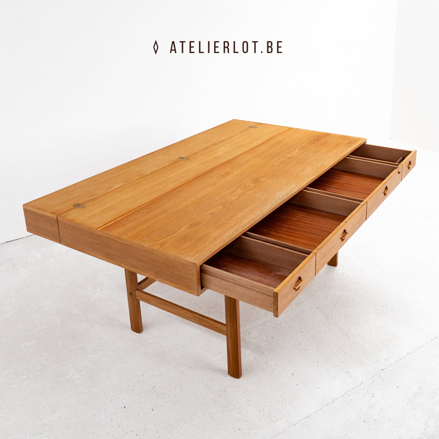 Flip Top-bureau - Løvig Nielsen