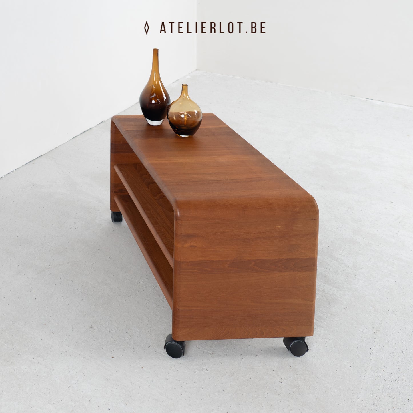 Audiomeubel / platenkast van Mikael Laursen