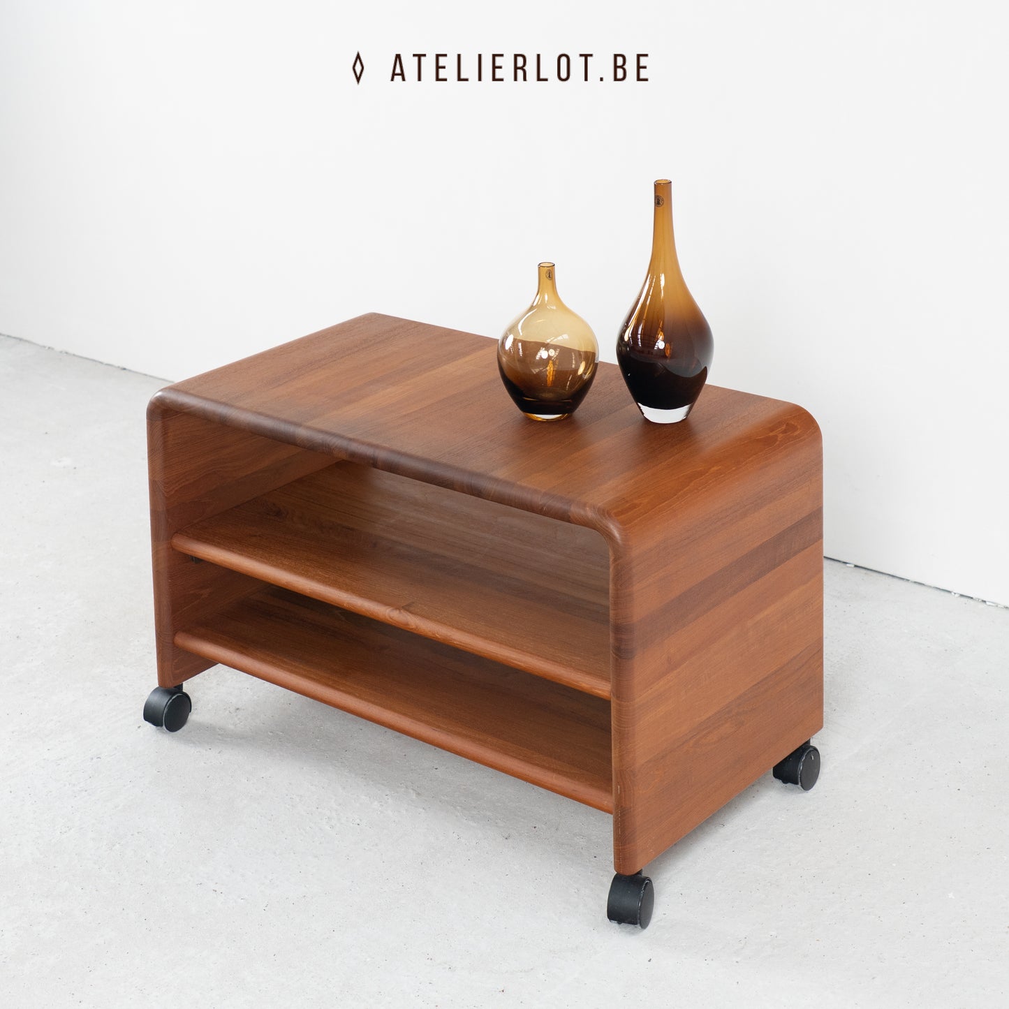 Audiomeubel / platenkast van Mikael Laursen