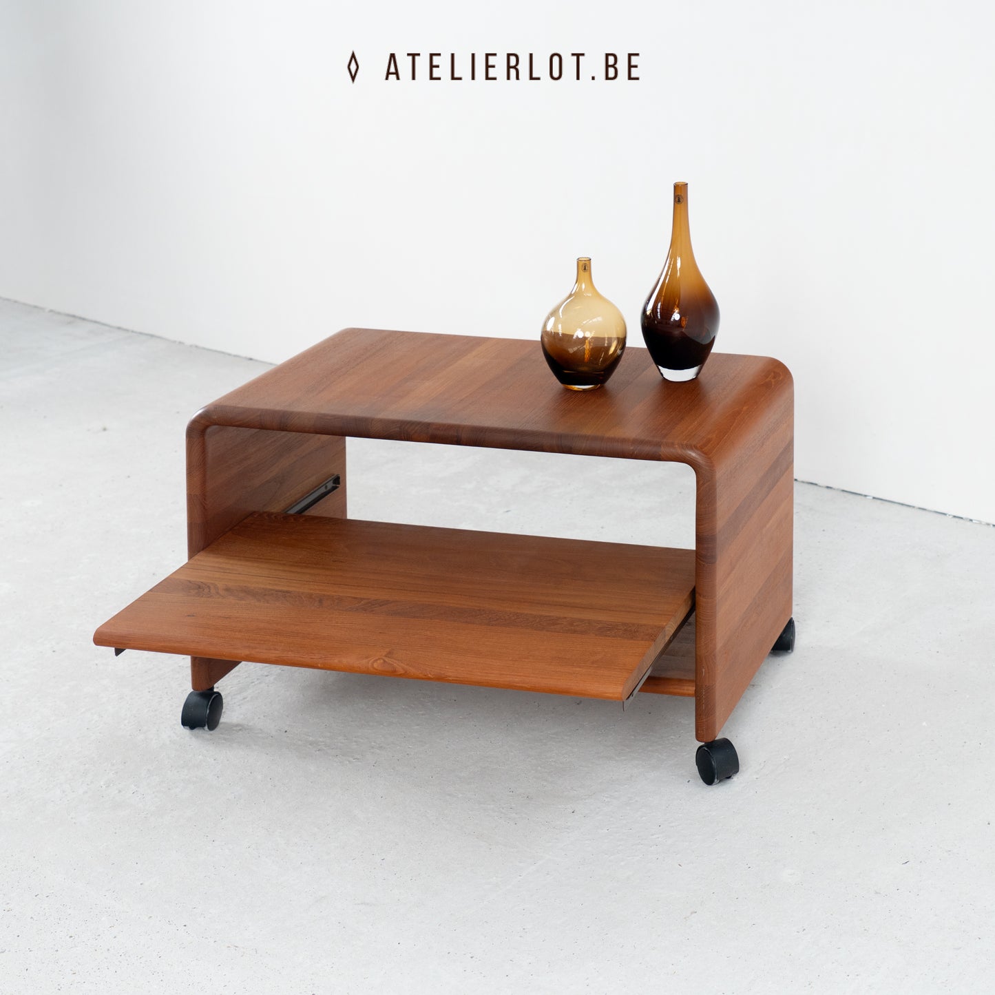 Audiomeubel / platenkast van Mikael Laursen