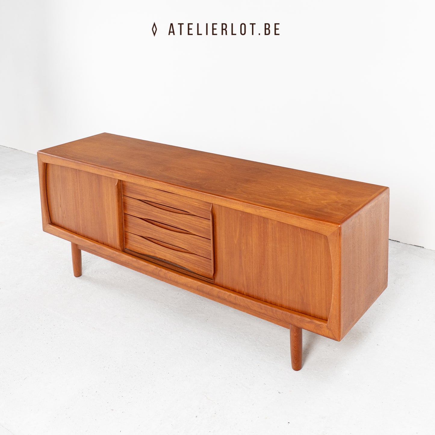 Deens Design lowboard van HP Hansen