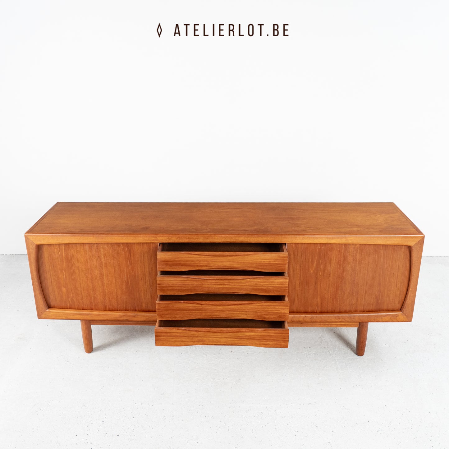 Deens Design lowboard van HP Hansen