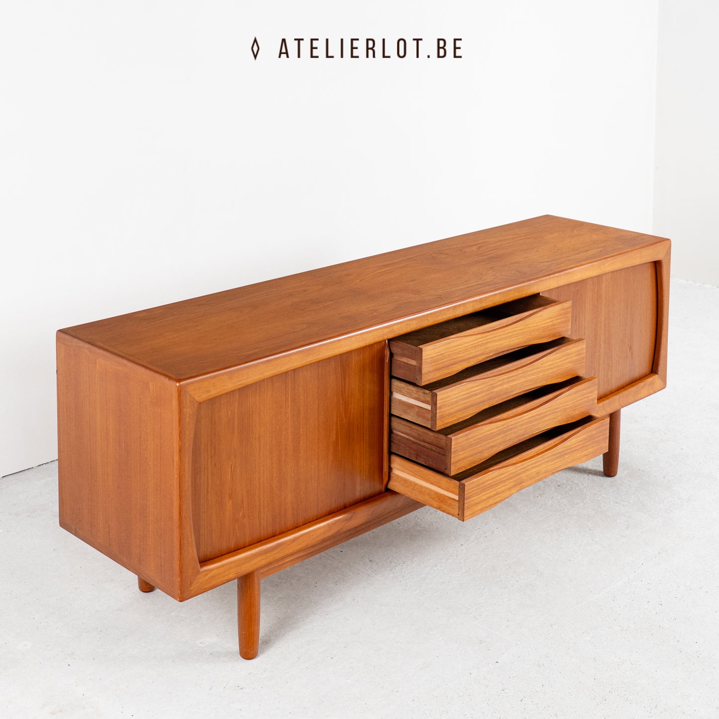 Deens Design lowboard van HP Hansen