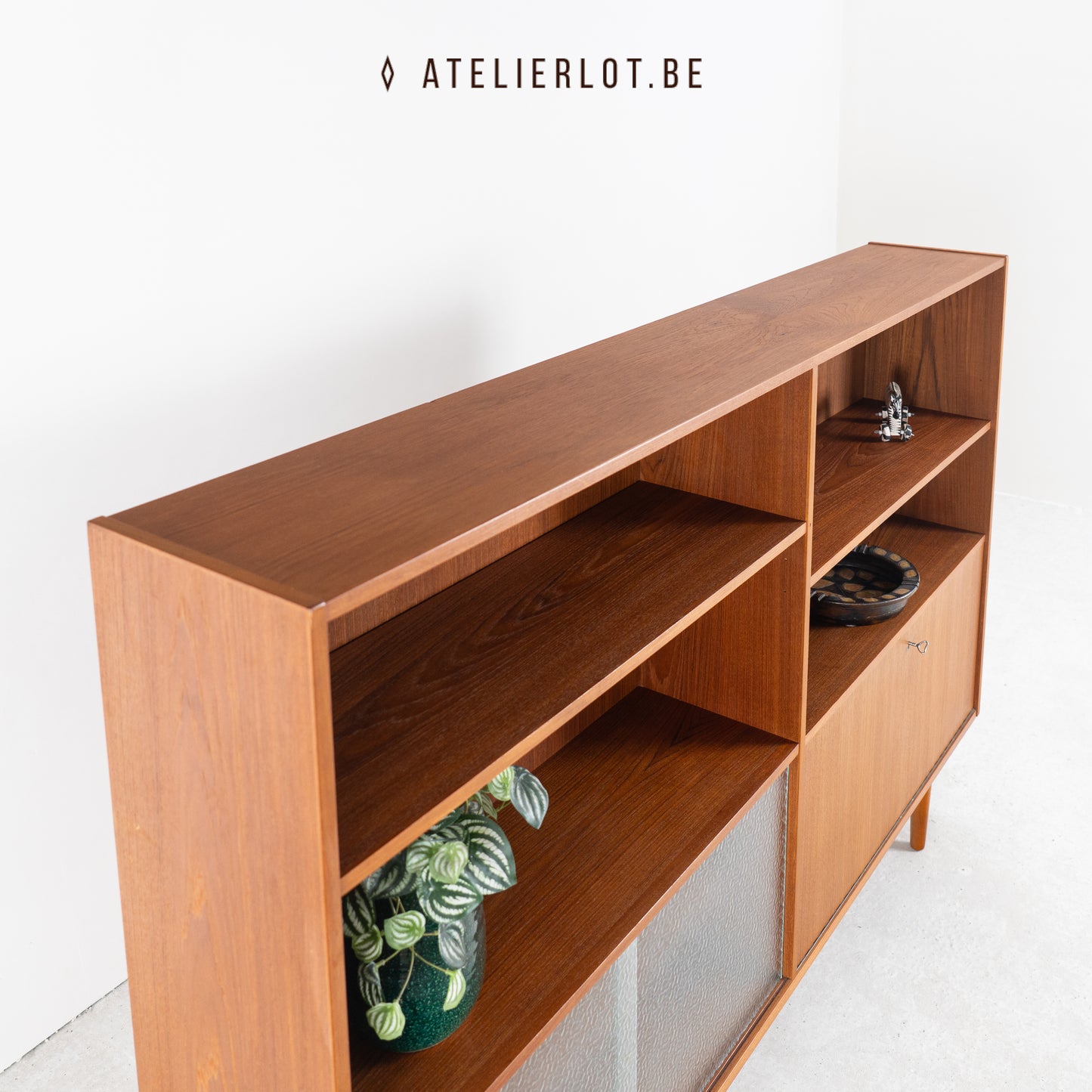 Deense boekenkast / vakkenkast