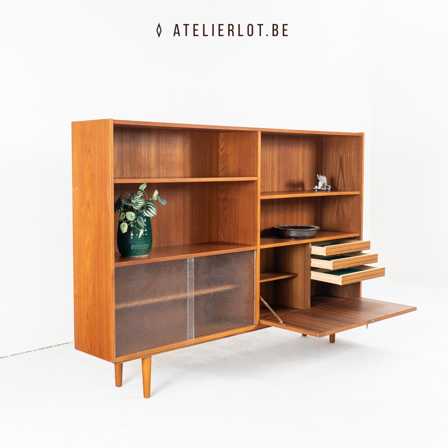 Deense boekenkast / vakkenkast