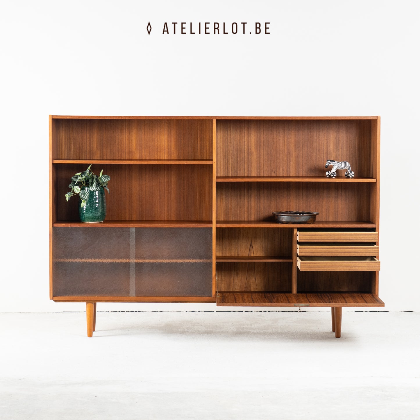 Deense boekenkast / vakkenkast