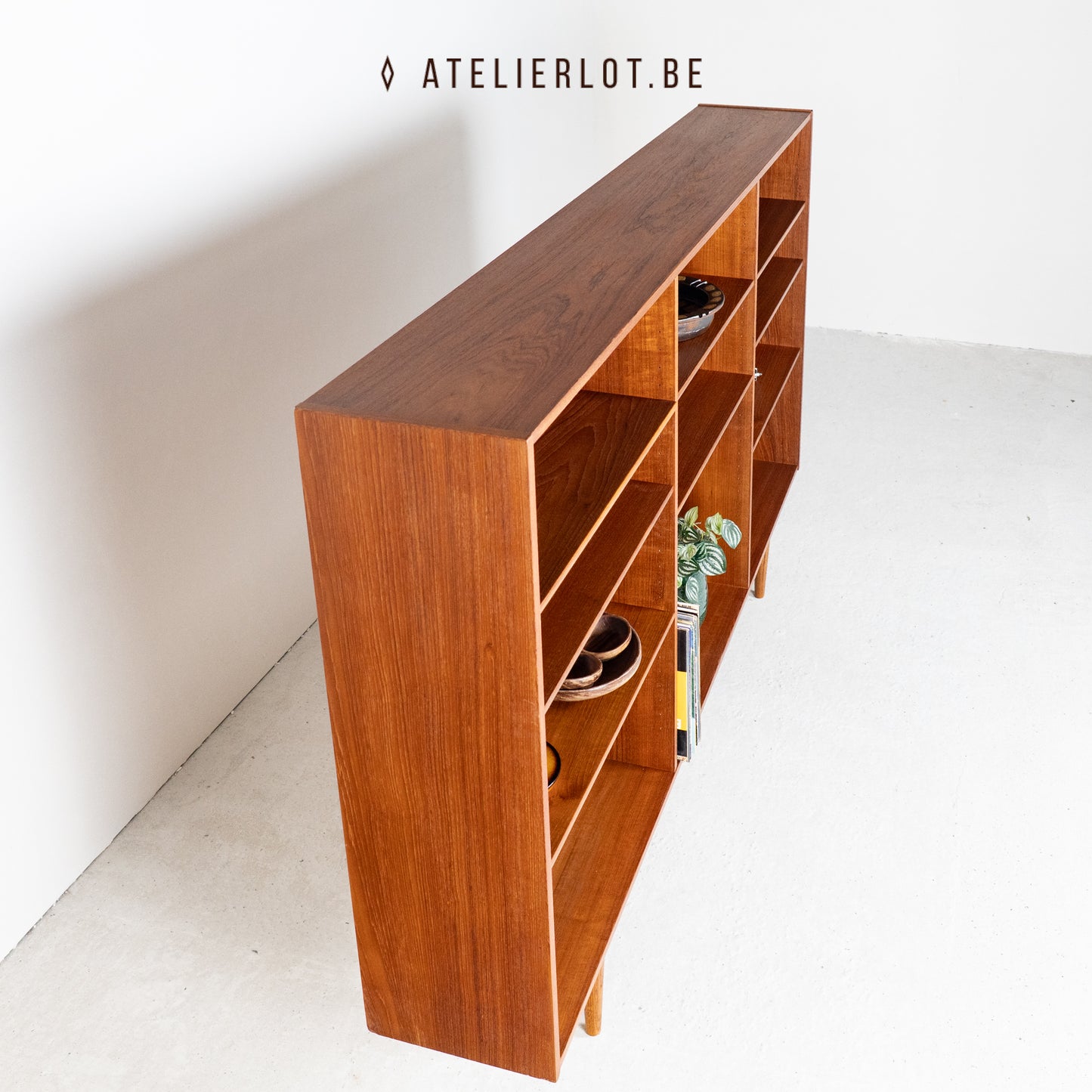 Deense boekenkast / vakkenkast 2