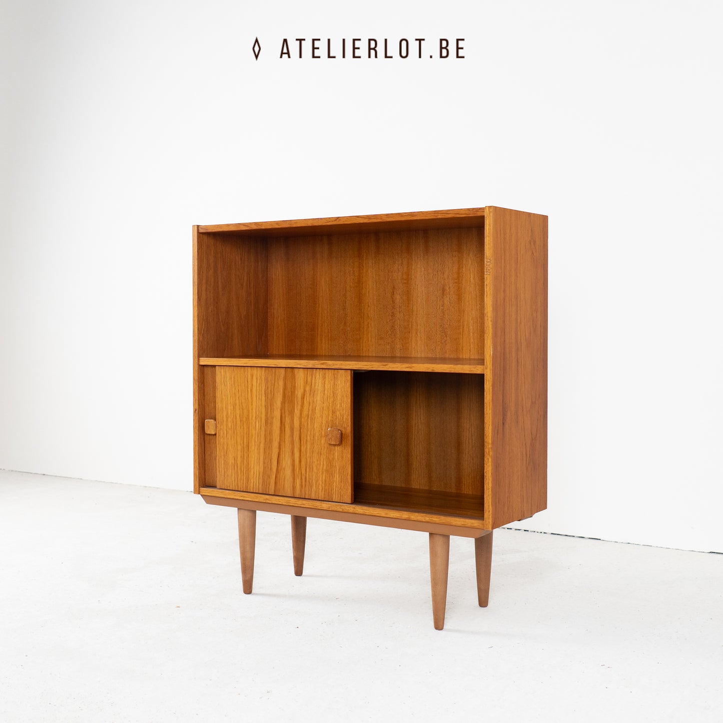 Vintage bijzetkast 2 schuifdeuren