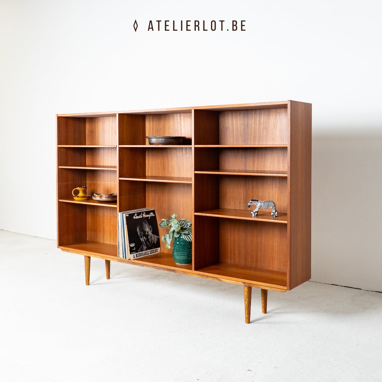 Deense boekenkast / vakkenkast 2