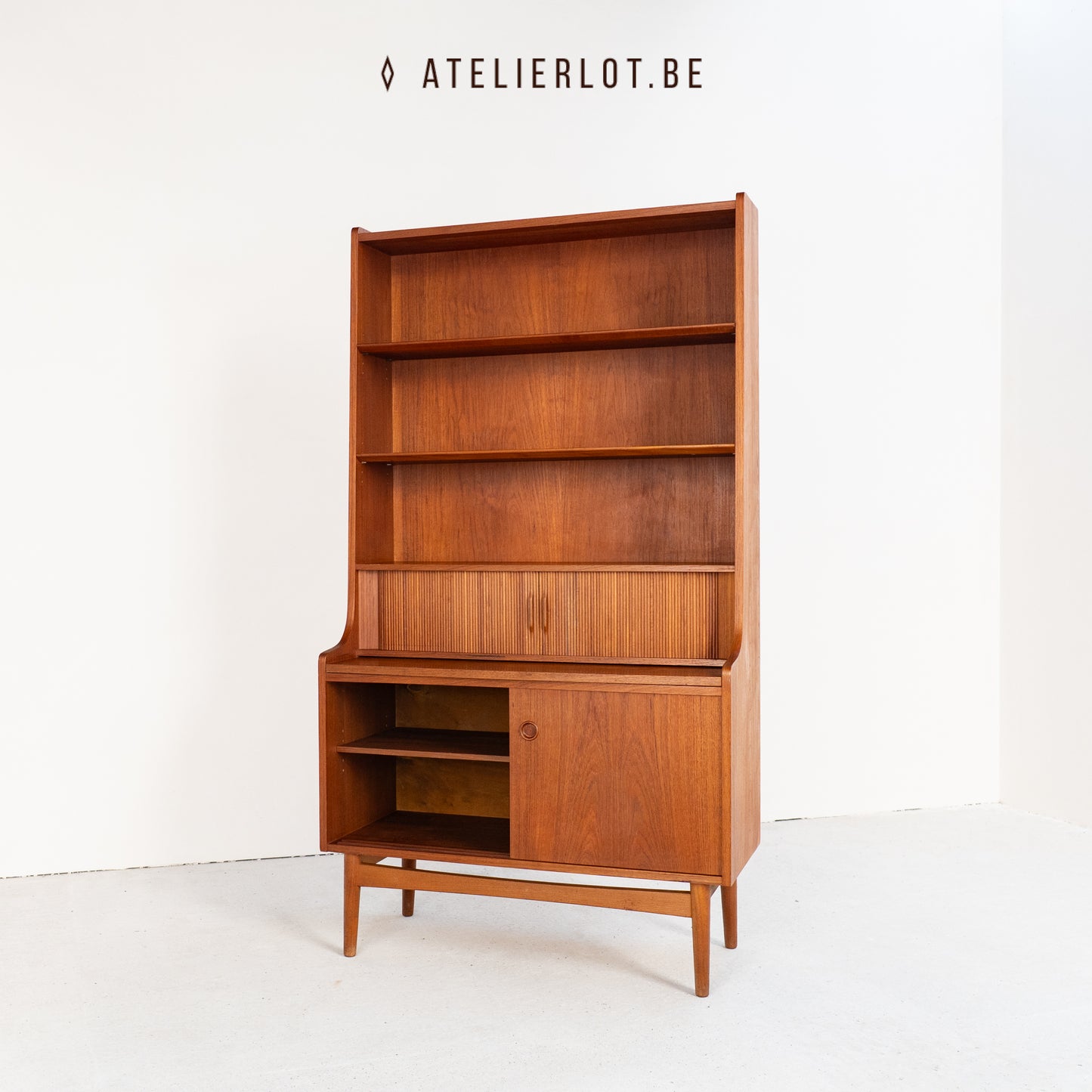 Boekenkast / secretaire design Johannes Sorth