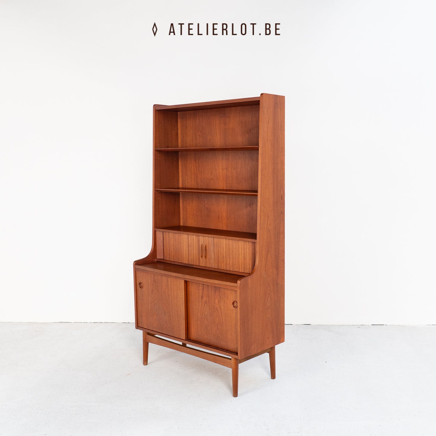 Boekenkast / secretaire design Johannes Sorth