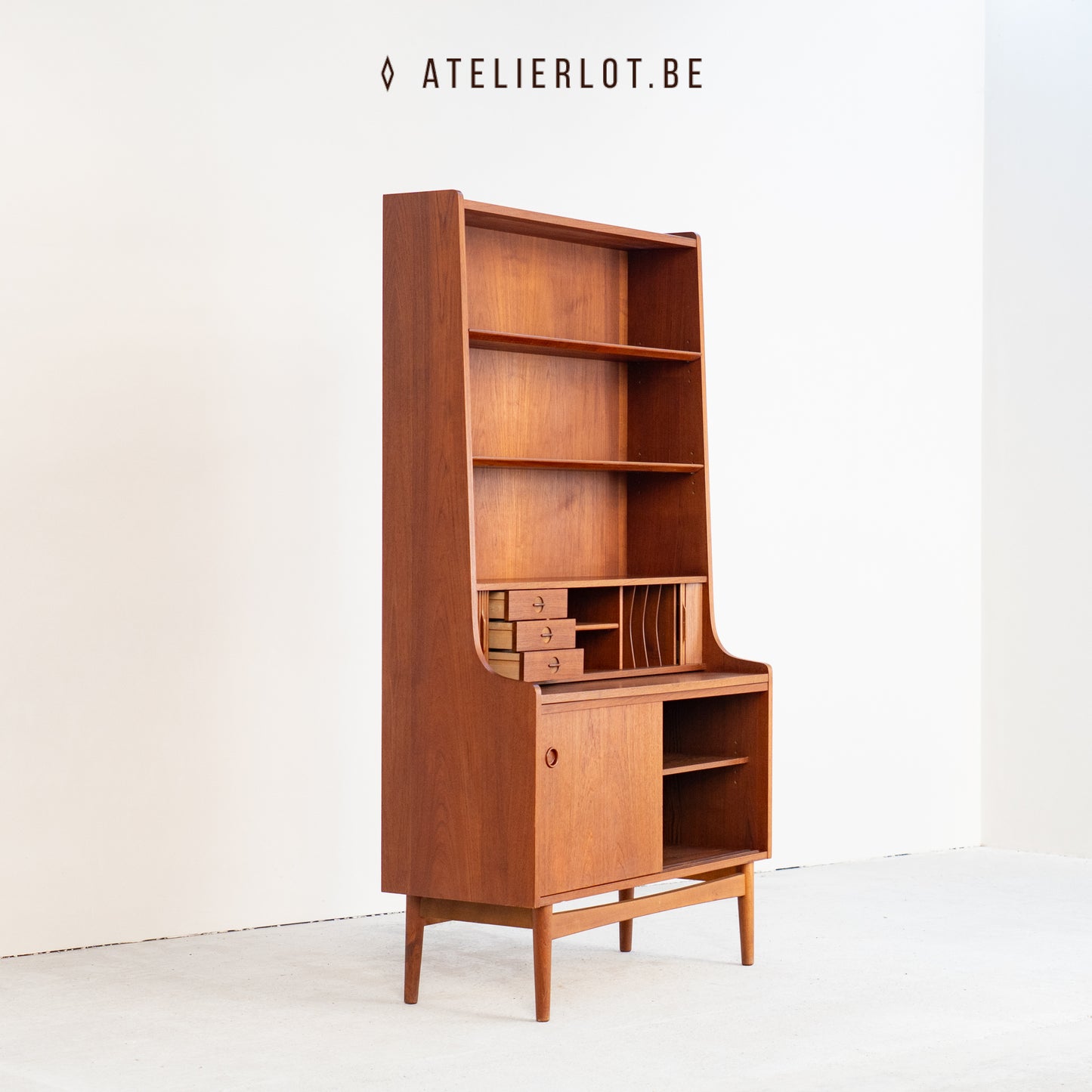 Boekenkast / secretaire design Johannes Sorth