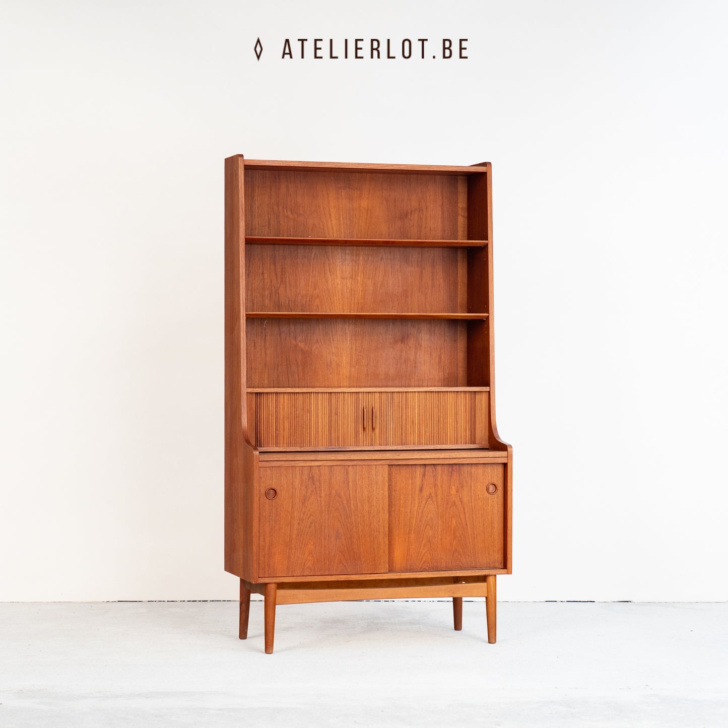 Boekenkast / secretaire design Johannes Sorth
