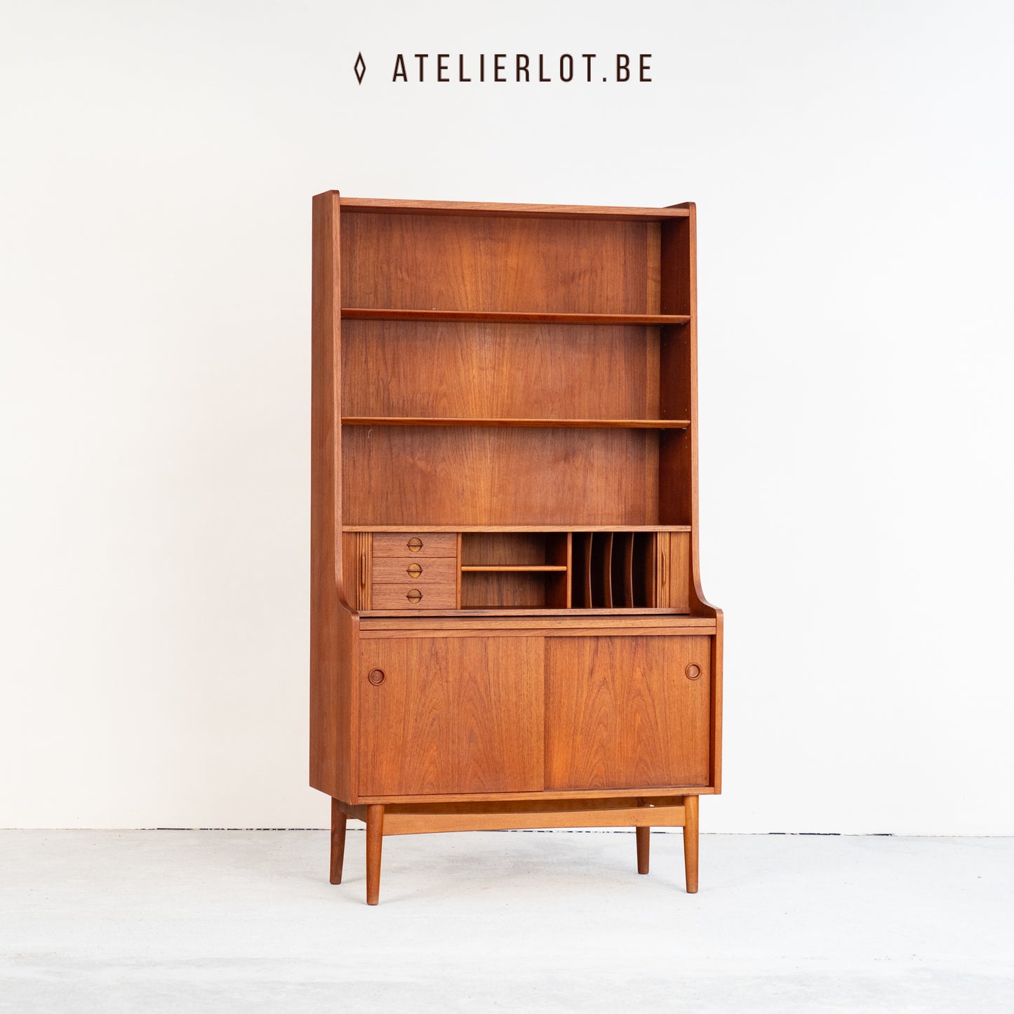 Boekenkast / secretaire design Johannes Sorth