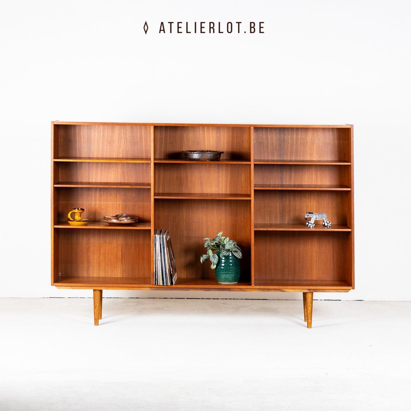 Deense boekenkast / vakkenkast 2