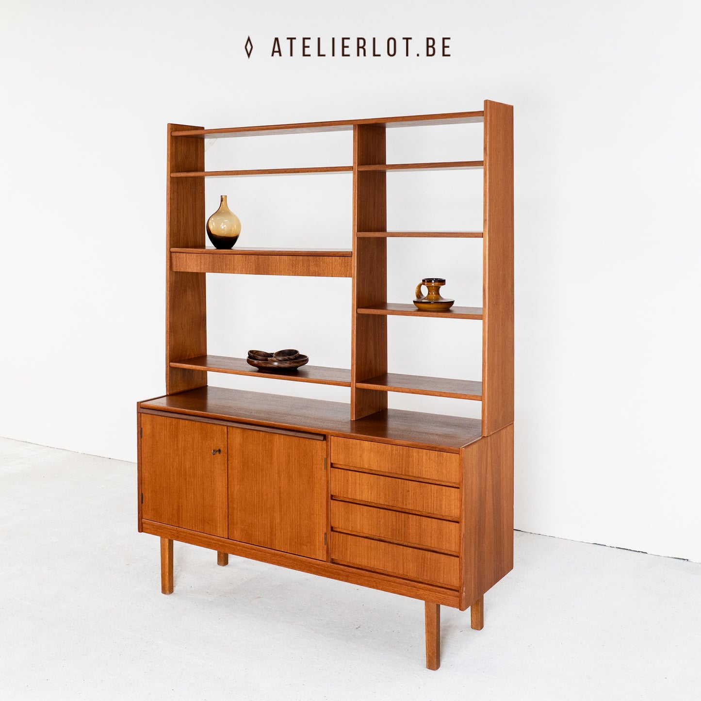 Vintage wandmeubel / boekenrek 3