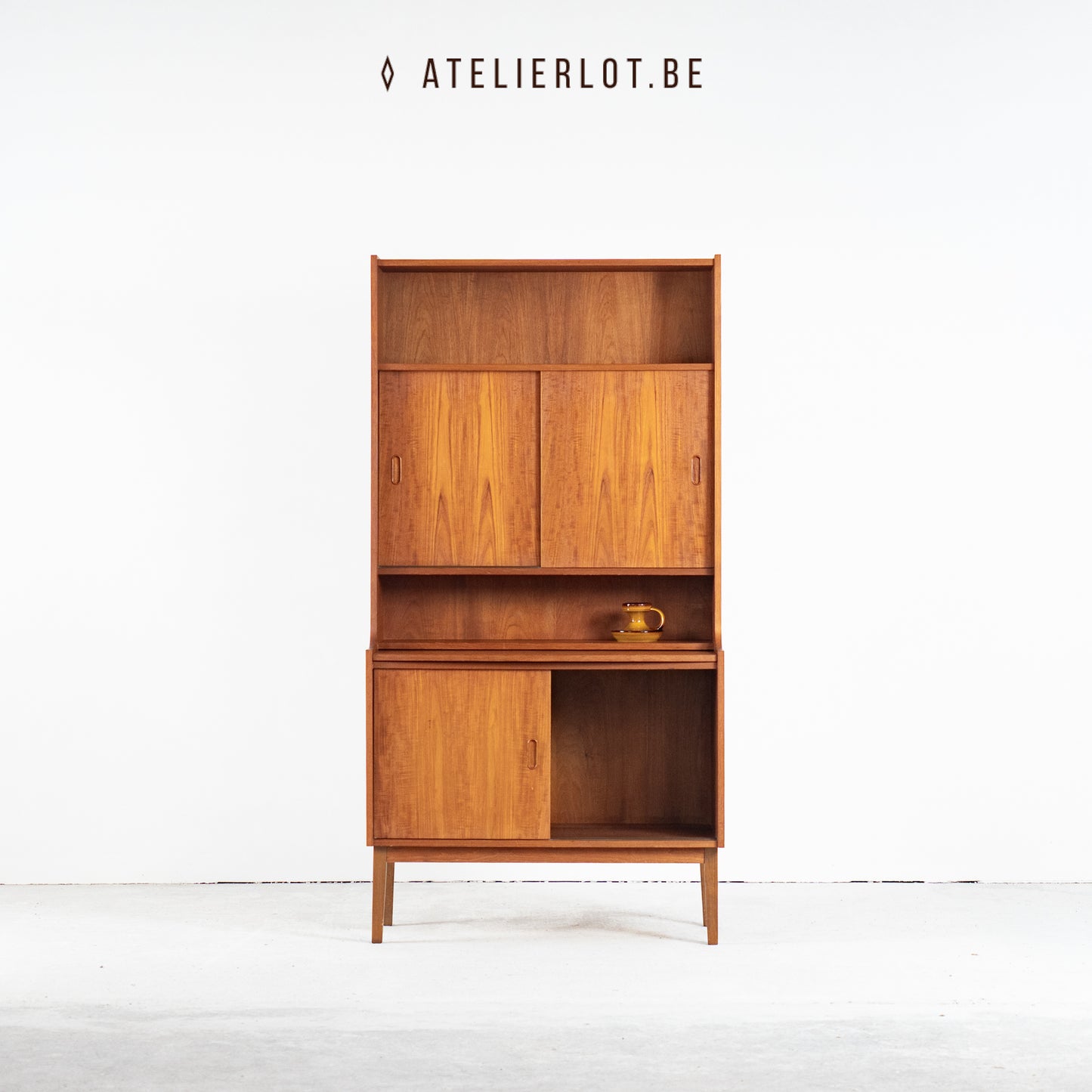 Vintage Deense boekenkast / secretaire