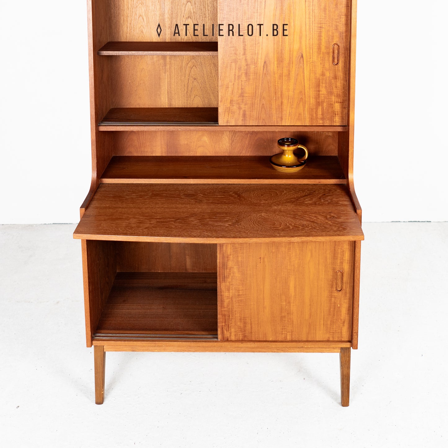 Vintage Deense boekenkast / secretaire