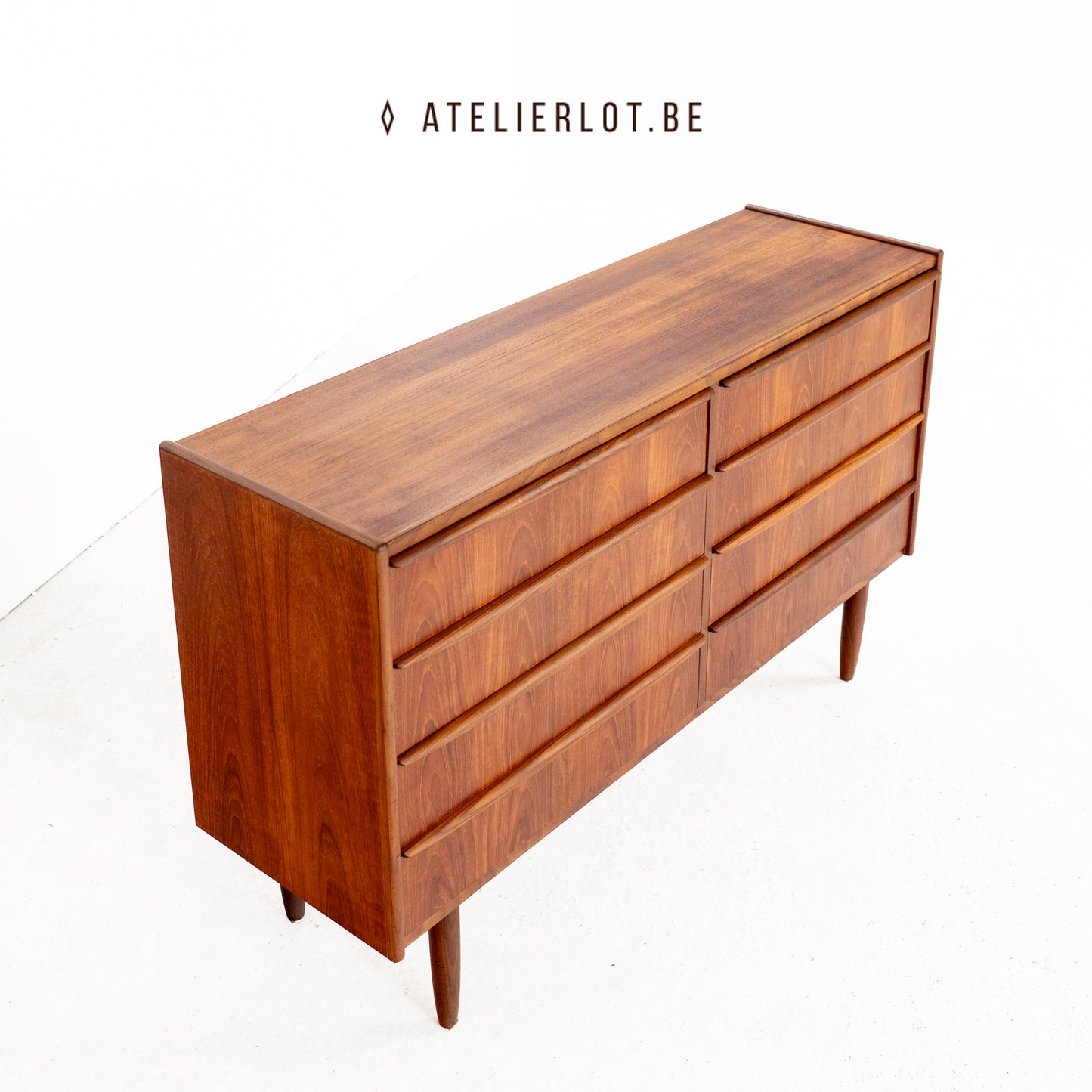Vintage dubbele ladekast teak met 8 schuiven Deens design, schuin bovenaanzicht