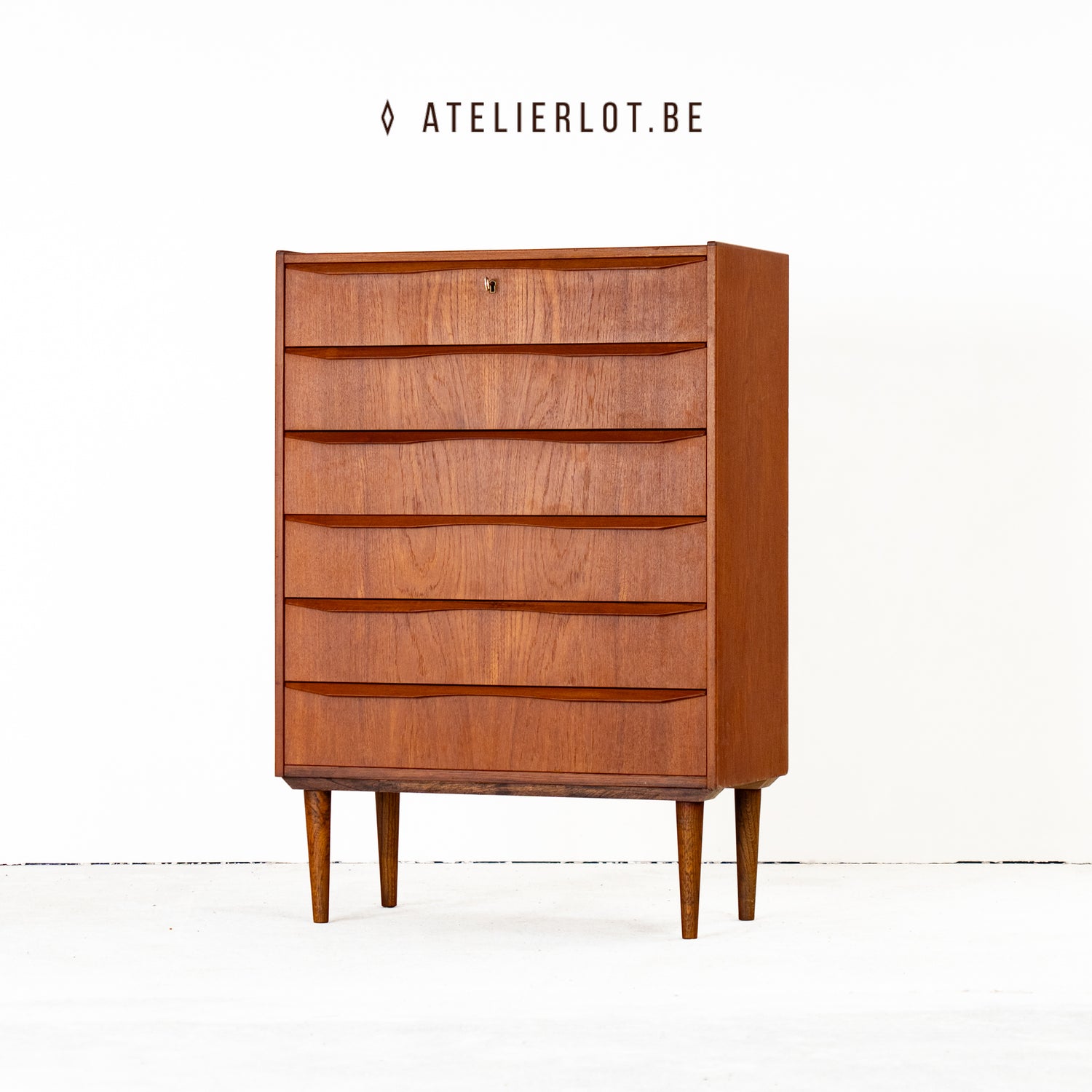 Vintage ladekast teak met 6 schuiven Deens design, vooraanzicht