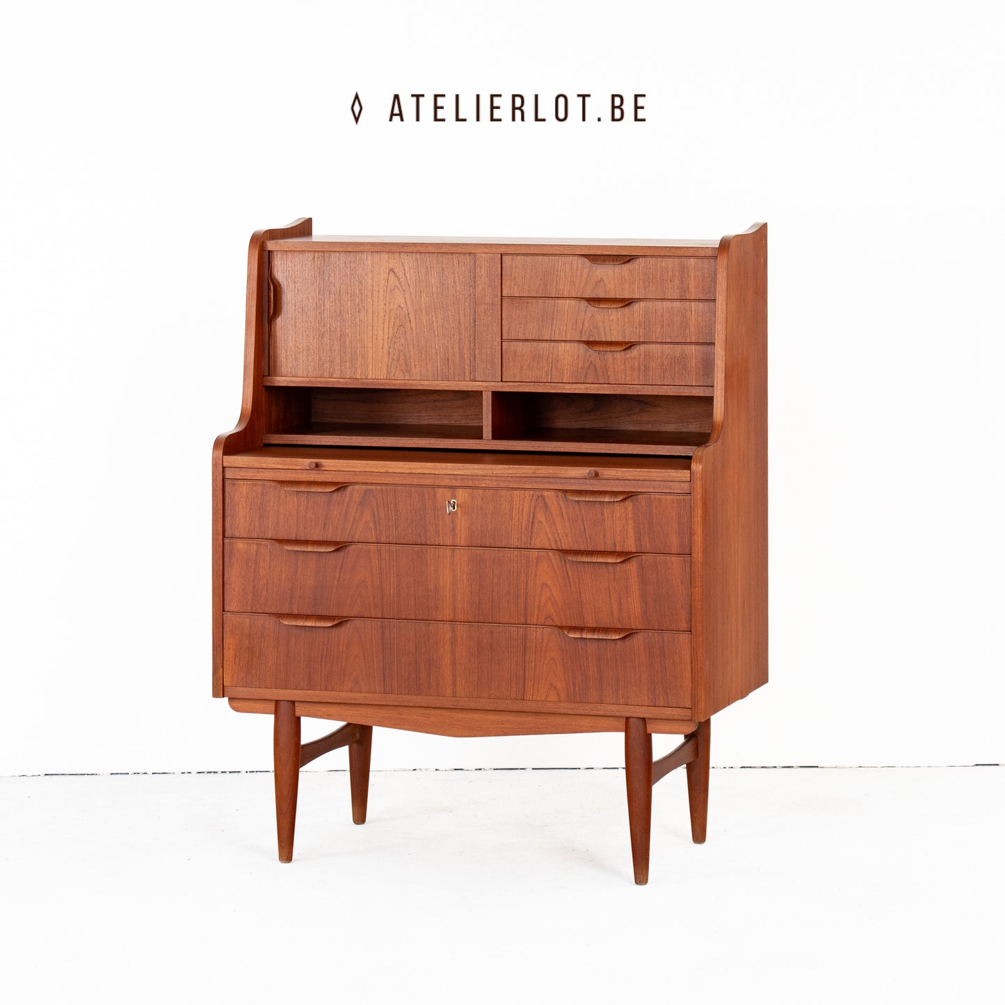 Vintage secretaire teak Storgaard Nielsens Møbelfabrik, schuin vooraanzicht