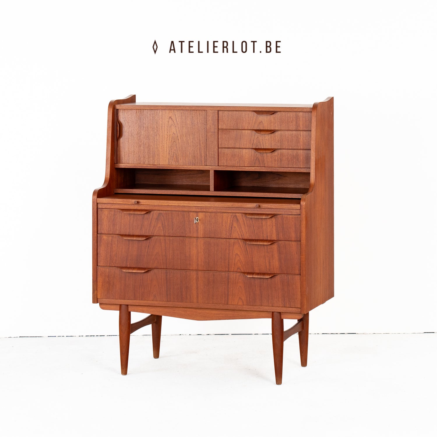 Vintage secretaire teak Storgaard Nielsens Møbelfabrik, schuin vooraanzicht